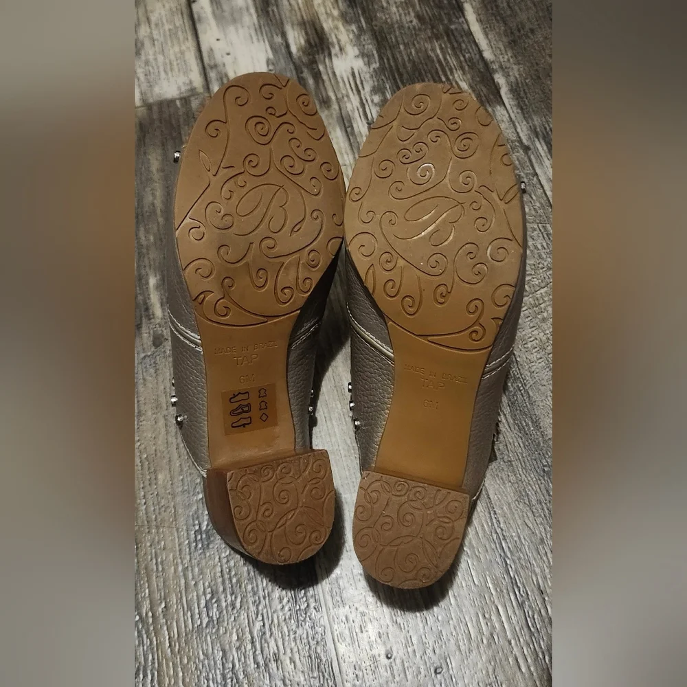 Brighton Women's Gray Leather Studded Mules Size 6 EUC - Picture 2 of 5